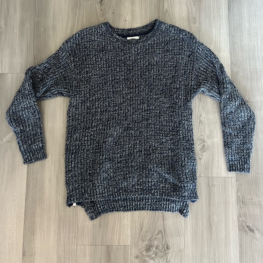 Small Sweater with Zippers